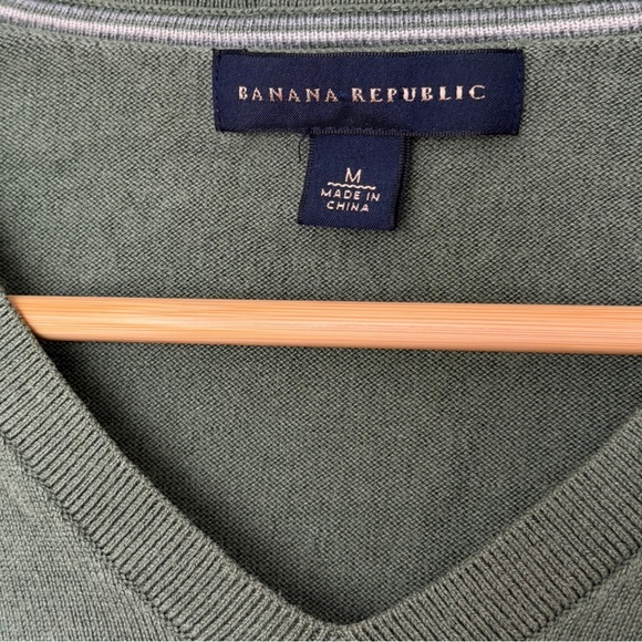 Banana Republic Olive V-Neck Sweater for Men - Picture 4 of 4